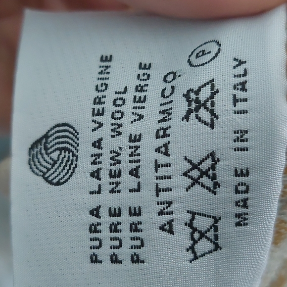 Stunning 100% wool Shawl - Picture 5 of 7